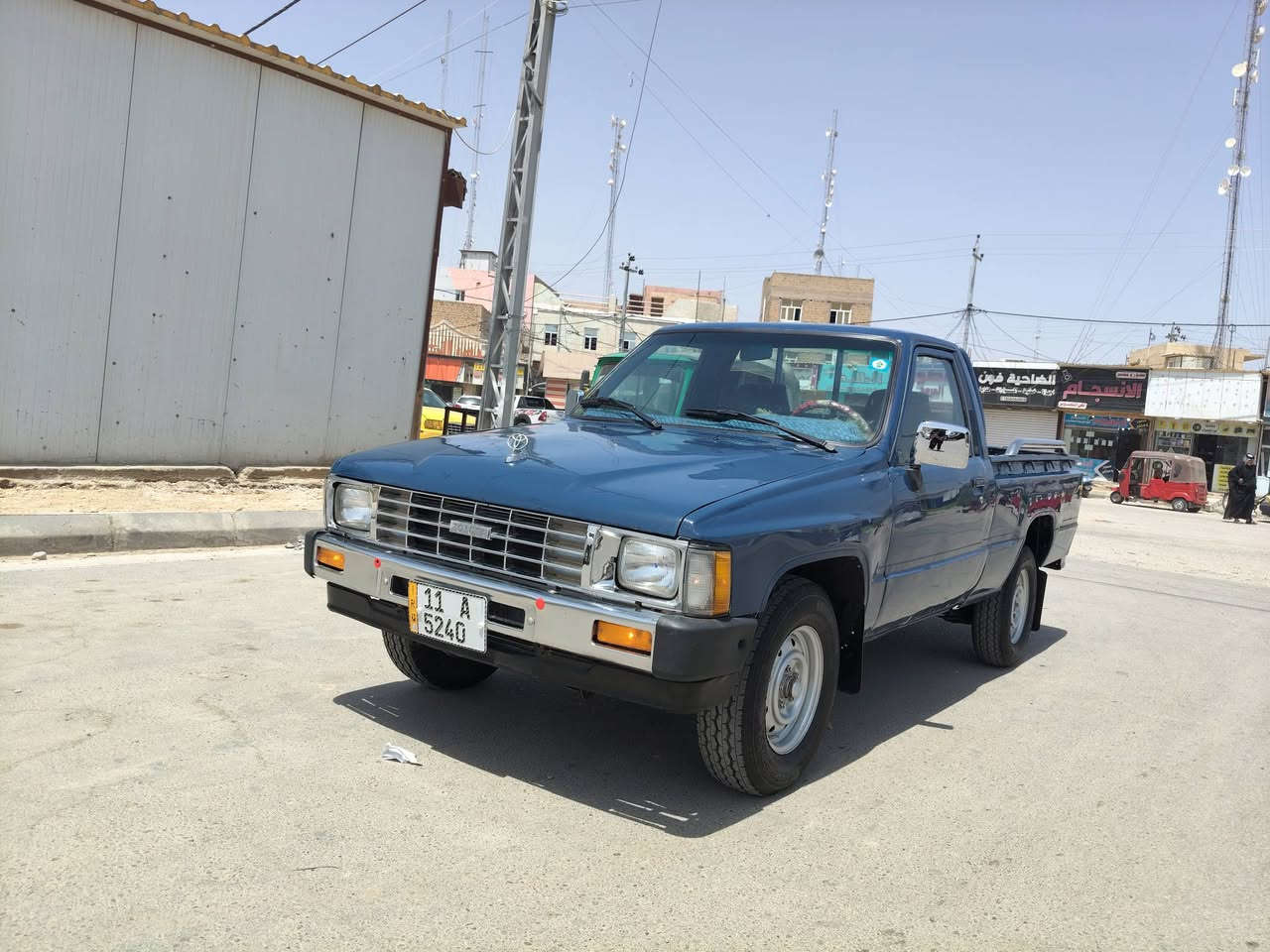 مكلف بل نشر
تيوتا 1985 
رقم بغداد نكليزي سنويه 31 بسمي تحويل مباشر  هزه جديدة 26
تخم تاير جديد 
صدر جديد 
مكينه ثري واي مكفوله كفاله 
كير 5 نمر 
كهربائيات كلوب ماطافي بيها 
سياره بلاديه كلش مصبوغه اثر جراد شرط 
شاصي كفاله 
غرفه كلها جديدة وشغل درجه اولا شرط 
فقط بيع 
كوت قضاء الحي 
سعرها 50 وبيها مجال شي قليل 
***********
