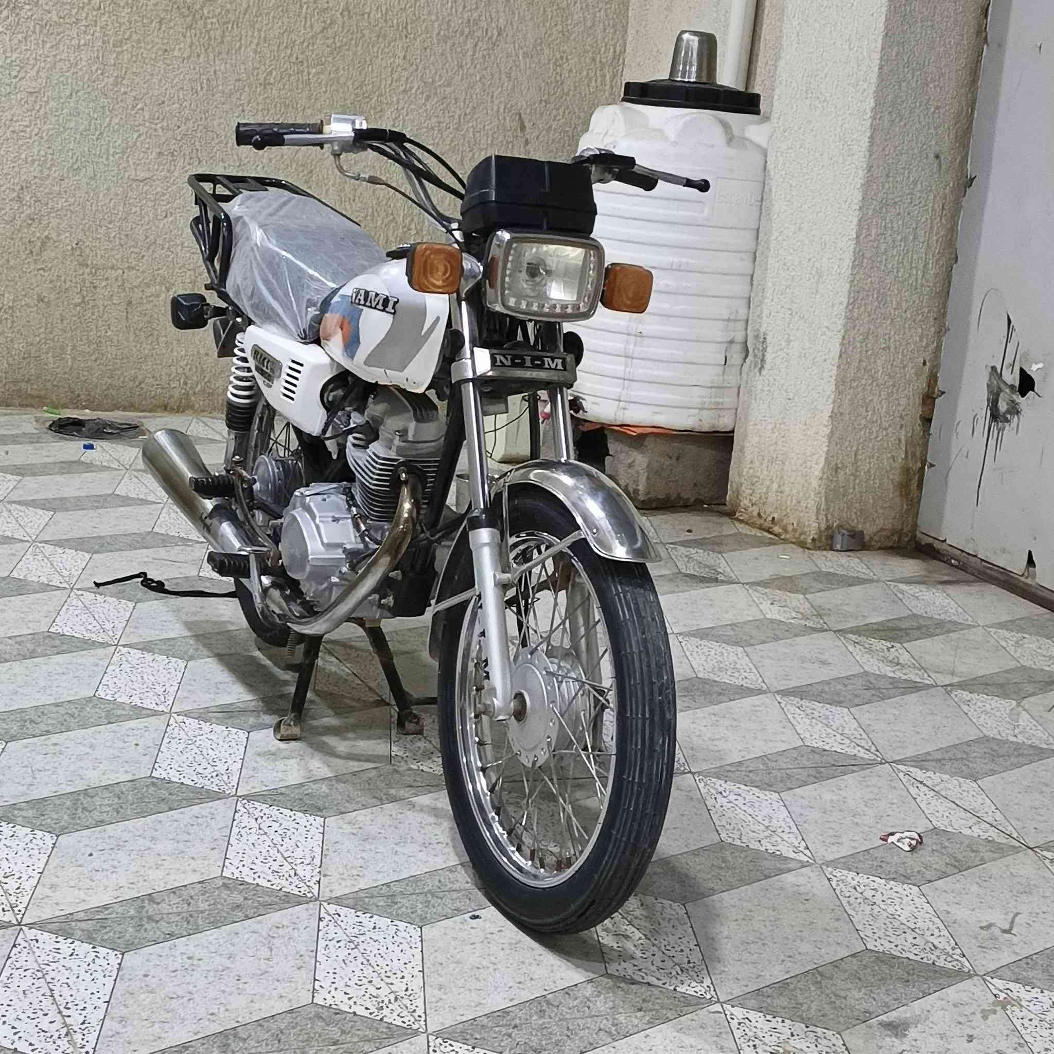 سلام عليكم دراجه اربعه كير موديل 22اوراق اصولي نامه متياز دراجه حلوه ونضيفه مكينه ناعمه السعر 650وبيها مجال مكاني كوت شارع النفط ***********
