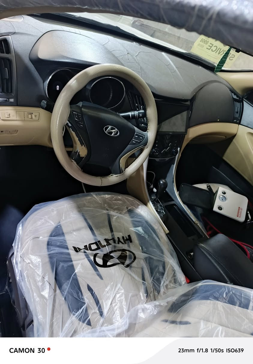 سوناته 2011 خليجي سيارة حلوه بيها ٥قطع صبغ ابيع احزام  ترهم مراوس قصط يرهم الرمادي الحوز السعر ١٠٠ و بيها مجال 
***********
