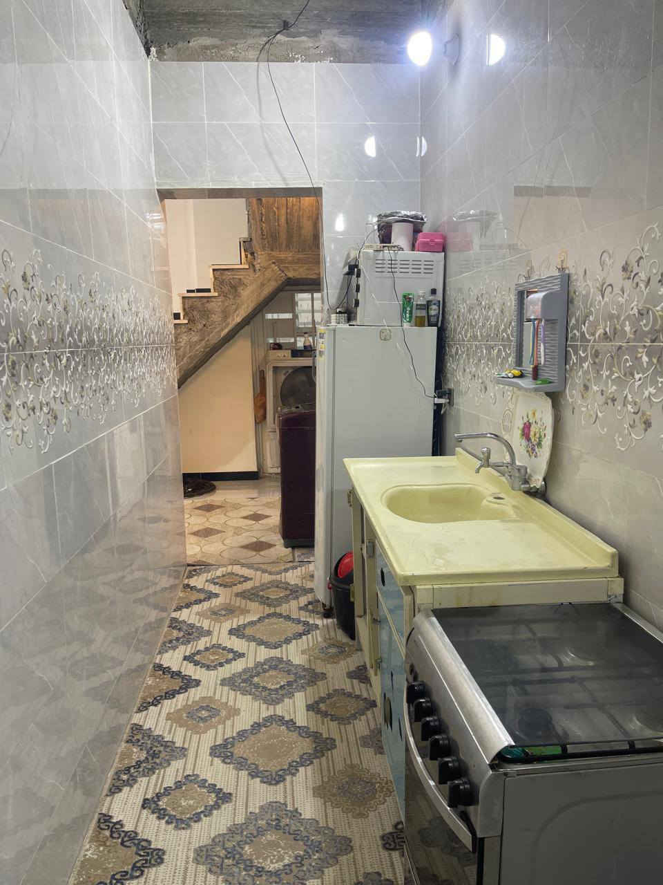 البيع حي المكرمه خلف مطعم سيد سعد المساحة 73 متر طابقين
الطابق الاول غرفة صاله مطبخ استقبال حمامات عداد2 
الطابق الثاني غرفة صاله حمام صطح 
الأساس صب واسكف صب جسور بناء طابوق جمهور تسعه انج 
السيراميك الجدار هندي الدرج تغليف اكرنيت والارضيه بورسلين الوجها ثوم 
الواجهه 5 متر النزال 14ونص متر 
موبايل ***********
