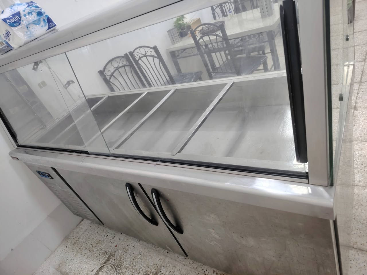 اخو الجديد مكان كربلاء 
***********
***********
براد مقبلات 700 $
