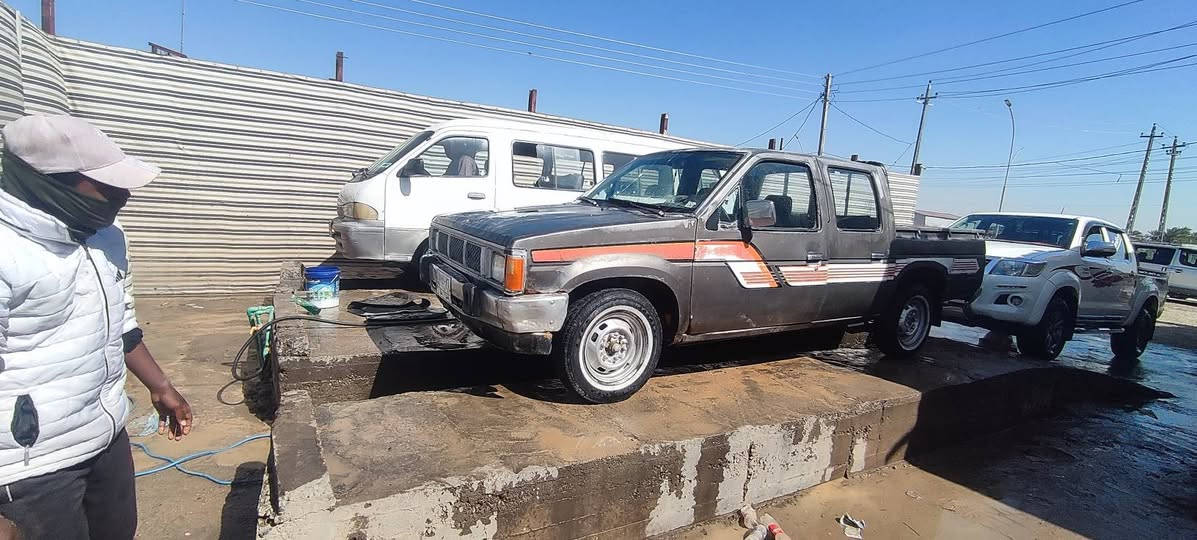 سلام عليكم نيسان 89 رقم مثنى شرط تحويل السنويه صاقطه صارله 3تشهر  كير ومحرك وشاصي لشرط سياره بلاديه جاهزه من كلشي  بيه بخار قليل بدون تنقيص  سعر 38 وبيه مجال 
***********
