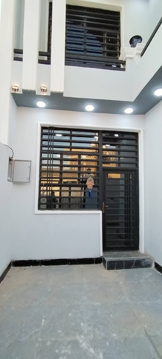 دار للبيع 150مترطبقين جديد حي العسكري منطقت 3000 خلف سواق الجنه قرب شارع الصب 
4غرف +2صاله +ستقبال +مطبخ +3حمام+2منور
الدار جاهز من كل النواحي *********** النجف, العراق
