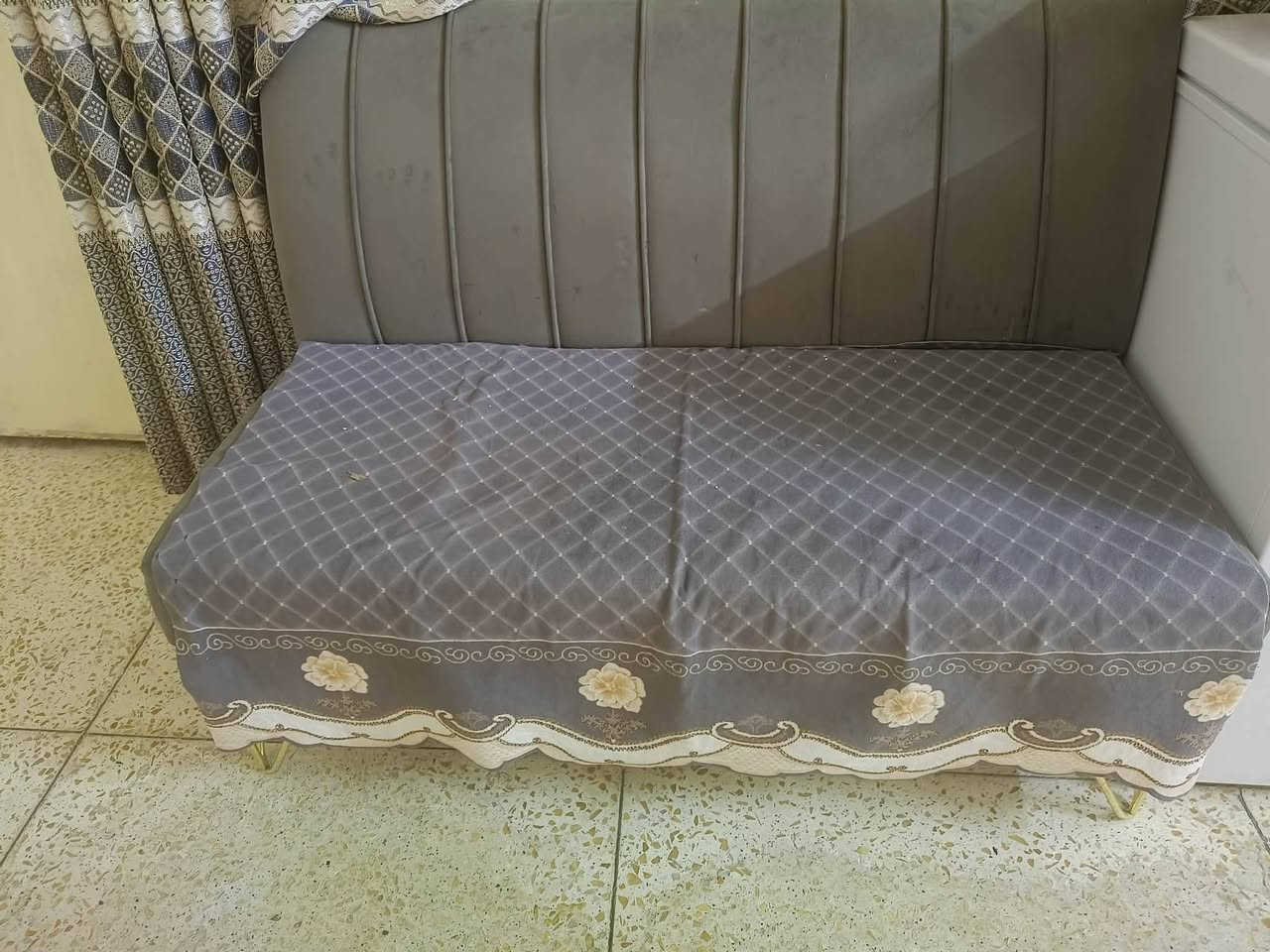 ديوان تركي معا وجوه وكوشات 
بس ينغسل وبي رجل وحدة مرتخية 
سعرو 180


**إذا كنت صاحب هذا الإعلان وتريد حذفه لأي سبب، رجاءا أرسل رسالة إلى الدعم الفني**