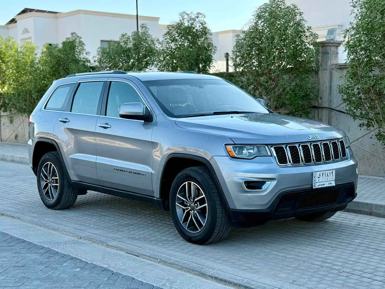 جيب شيروكي 2019 وارد امريكي السعر 175 وبيها مجال لاستفسار ***********مواصفات كشنات جلد كهربائي تبريد خلفي بصمه جنطه كهربائيه حساسات شاشه كبيره كامره خلفيه محرك 3600 محرك وكير مكفولات على وضع الشركه فور ويل تخم تاير جديد تبريد ثلج السياره جديده ما بيها اي نقص حادثها من امريكا جدآ بصيط قبق جنطه وبنيد فقط بدون اي ضرر داخلي ايرباكات سليمه راديترات الشركه ما ملعوب بيها والباقي كفاله رقم بغداد مشروع وطني تحويل مباشر مكاني ((كربلاء المقدسه ))
