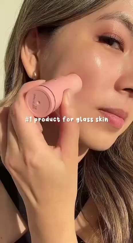 كاهي ستيك Wrinkle Bounce هو بلسم كوري فاخر صُمم ليمنحك ترطيبًا فوريًا ومظهرًا شبابيًا. بفضل تركيبته الطبيعية الغنية بزبدة الشيا، شمع العسل، وزيت الكاميليا، يساعد على تنعيم البشرة وتقليل التجاعيد والخطوط الدقيقة بفضل مركب Adenosine المعزز لإنتاج الكولاجين.

🔸 سهل الاستخدام على الوجه والرقبة وحتى فوق المكياج.
🔸 يُعيد للبشرة نضارتها ولمعانها الطبيعي.
🔸 مثالي للبشرة الجافة، الحساسة، والمجهدة.
🔸 مناسب للاستخدام اليومي في أي وقت وأي مكان
المنشأ كوريا الأصلي 🇰🇷🇰🇷🇰🇷


**إذا كنت صاحب هذا الإعلان وتريد حذفه لأي سبب، رجاءا أرسل رسالة إلى الدعم الفني**