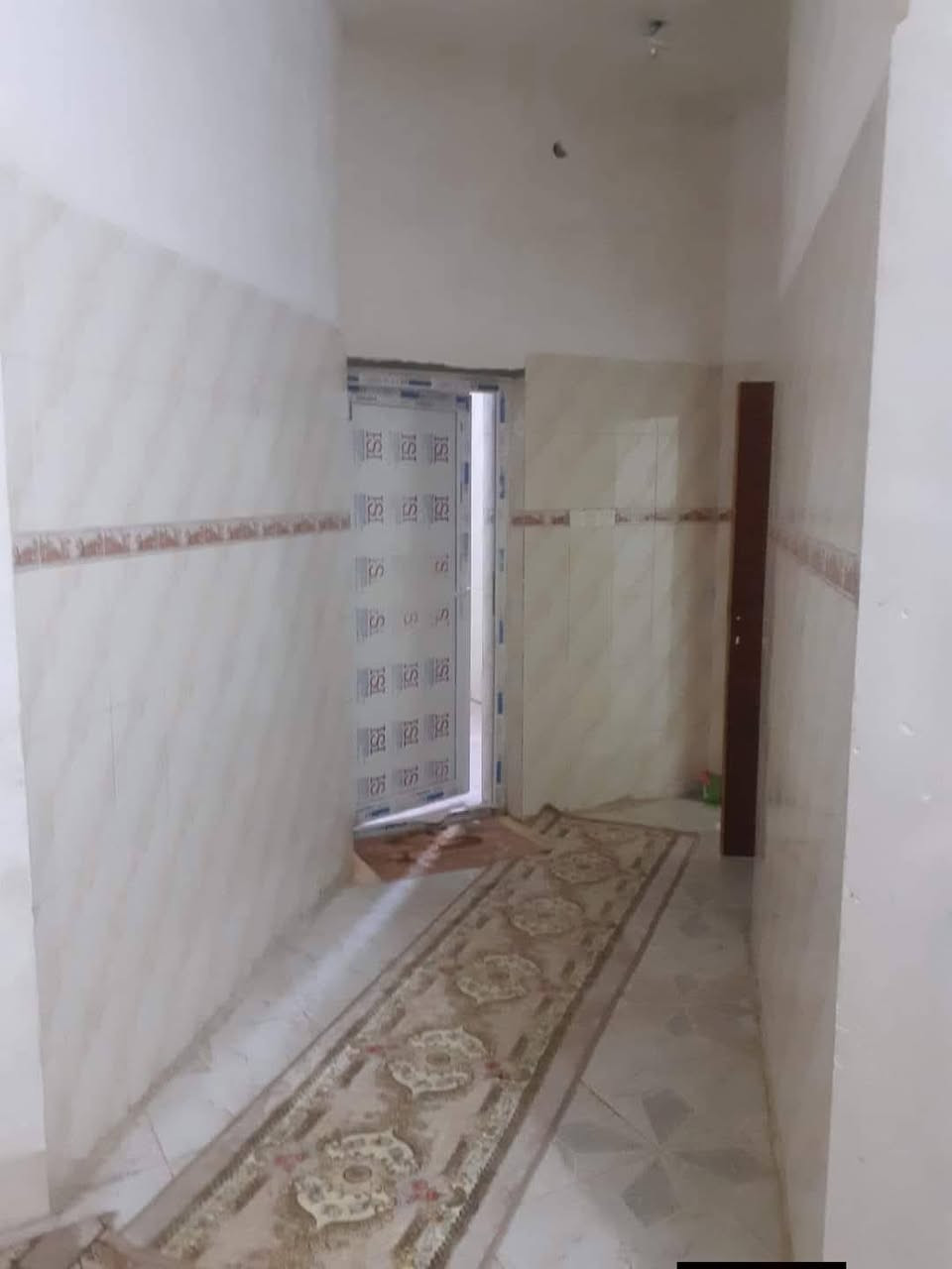 بيت للبيع في جزيرة البذياب قرب جامع الاحسان 3 غرف ديوان هول مطابخ 2  داخلي وخارجي حمامات داخل وخارج  الاستفسار على هاذا ارقم *********** واتساب طابو زراعي ٢٥ المساحه ٩٠٠
