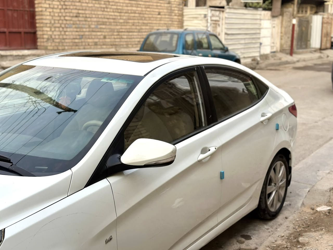 اكسنت خليجي موديل 2012 فول مواصفات.                                            
تحكم بالاستيرن صفحتين
اشاير بالمري
5 ويل كب 
فتحة
شاشة 
رقم بغداد السياره بأسمي
ماشيه 166
السعر 98 وبيها مجال بسيط
مكاني بغداد العبيدي 
للاستفسار ***********
