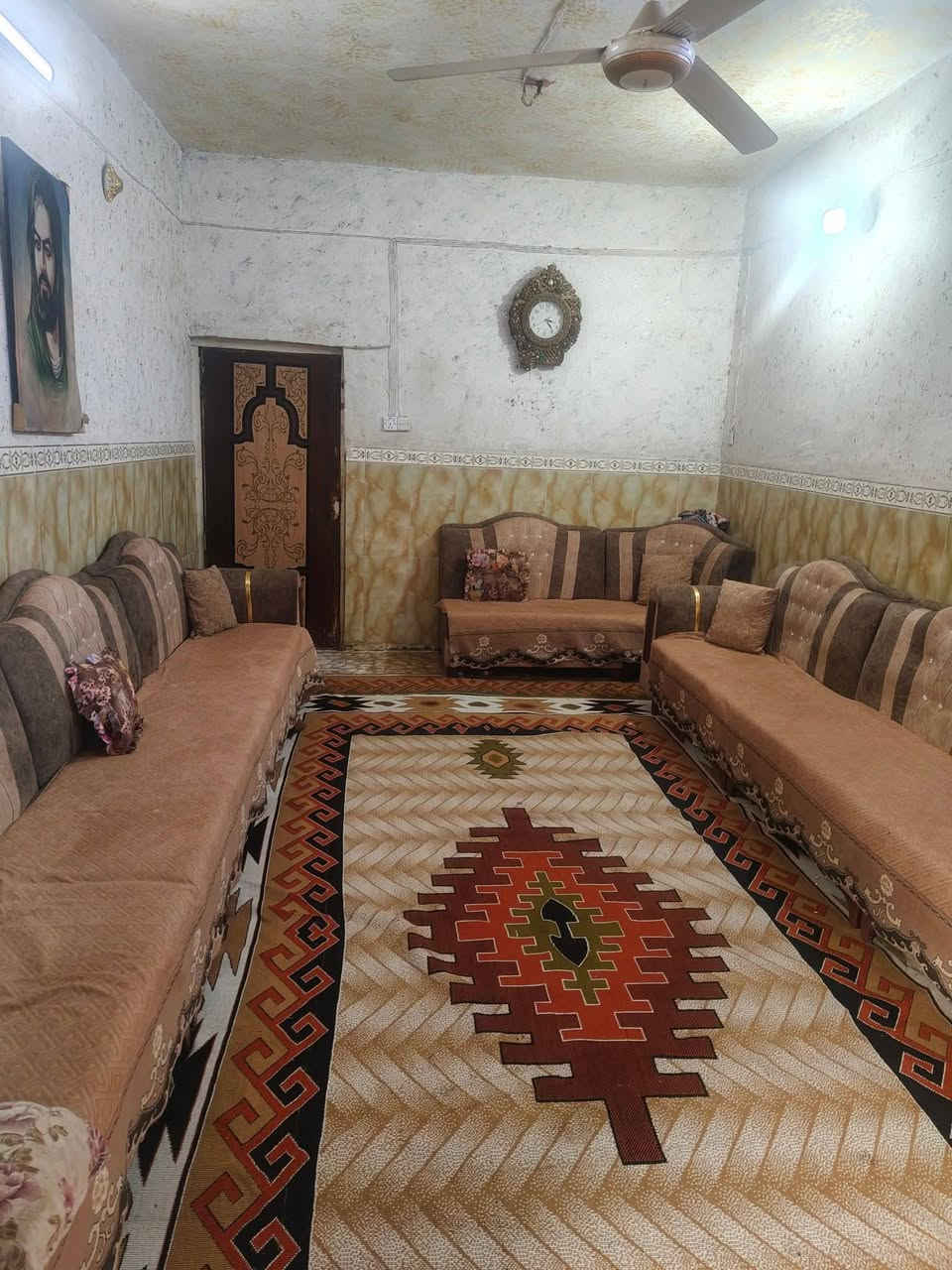 #السلام عليكم بيت للبيع موقع البيت بحي السلام الاولى خلف جامع الامام علي#مساحه البيت 180 طابقين#البيت بي اربع غرف نوم#4 x 4 وصالتين 7 x 7 واستقبال ومطبخ# للاستفسار على هذا الرقم(‏‪***********‬‏) السعر  خاص
