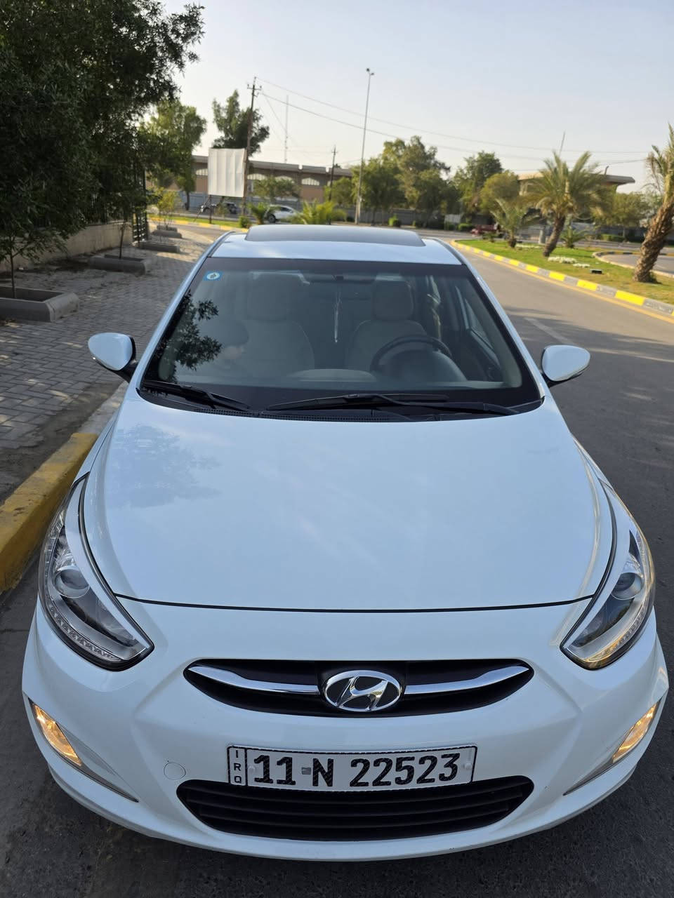 السلام عليكم اكسنت 2015 مكفوله من الصبغ حتى الدعاميات ممصبوغه بس بيه بارد بلجاملغ الخلفي الهلال فقط والباب ربعه بارد السياره فوول مواصفات فتحه سقف كامره تحكمات  لد امامي لايتات زنون  ويل كاب اشاير بلمري السياره ماشيه 92 حقيقي مكينه كير تبريد كله جديد تخم تاير جديد تحويل مباشر السعر 116 مكانه بغداد المواصلات ***********
