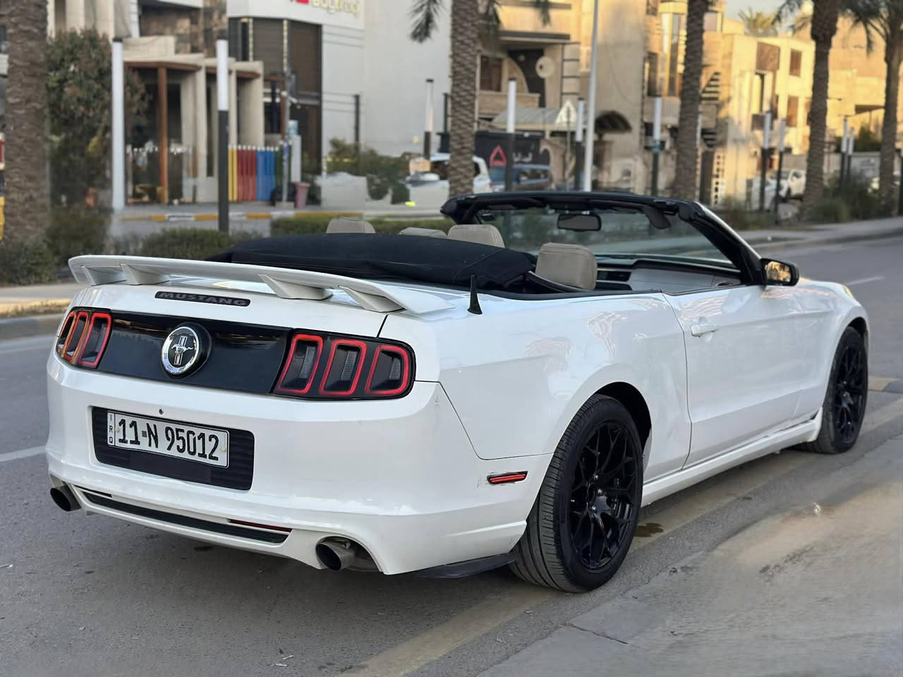 مساء الخير احبتي موستنك2013فول بريميوم معروفه مواصفاتها ماشيه 75 قطعتين صبغ جاهزه وسياره بالحقيقه  احلا من صور السعر 102المكان المنصور ***********
