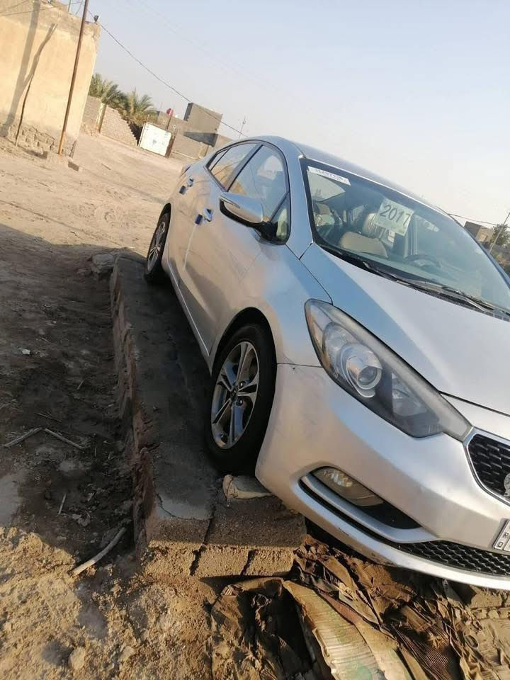 سيراتو 2016 خليجي بيه ضربه با تكمه الماميه جهت العبري ومصبوغه عام اثر جراد  تبريد ثلج سياره حلوه  مكان ذي قار مكفوله من العيب الشرعي حره تحويل رقم دولي الهاتف ***********
