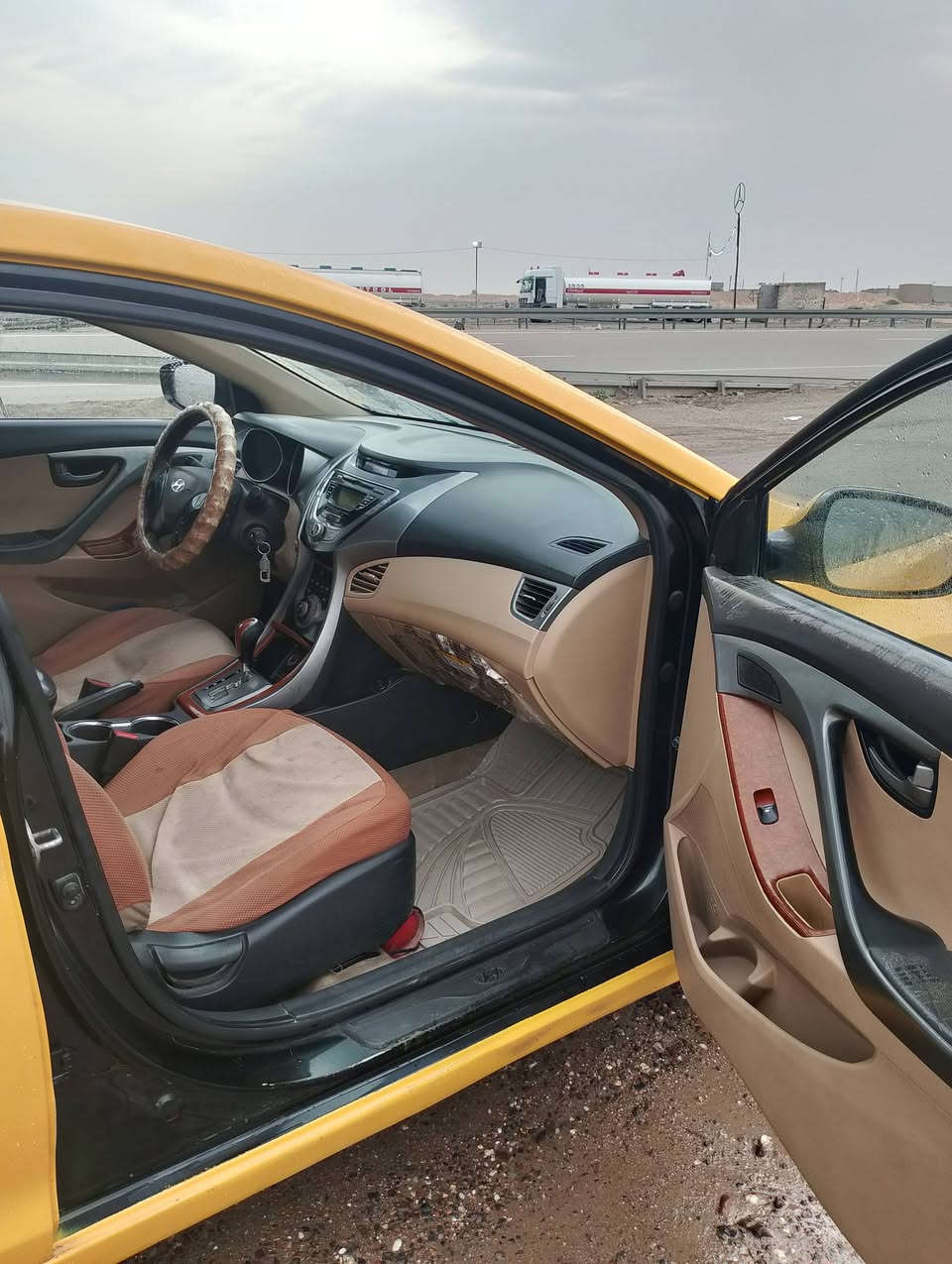 السلام عليكم النترا 2014 خليجي رقم بصره بأسمي تحويل مباشر تبديل جاملغ وبنيد بدون دواخل مكينه 1800دوش مفتوحه كير جديد تبريد ثلج منضومه جديده السعر98 وبيها مجال  مكان السياره بصره سفوان للاتصال على الرقم ***********
