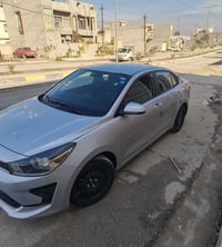 كيا ريو 2023 السيارة بدون ضرر بيها مكانين معدلات بارد  رقم نينوى كابون...