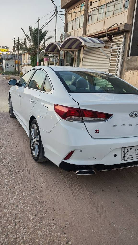 السلام عليكم
سوناتا خليجي موديل 2019
رقم بغداد سنوية بأسمي 
مكينة 2400 دوش
كير و محرك و تبريد مكفولات من كلشي 
حدادية جديدة 
ويل رياضي قياس 19انج
اشارة جانبية
كشن السائق كهربائي
كير تيب ترونك بالستيرن 
لون ابيض صدفي 
تحتوي على ضرر بسيط في الجاملغ الايمن الخلفي فقط 
السيارة نظيفة جدا و لا تحتوي اي نقص 
للتواصل *********** حلة, بابل
