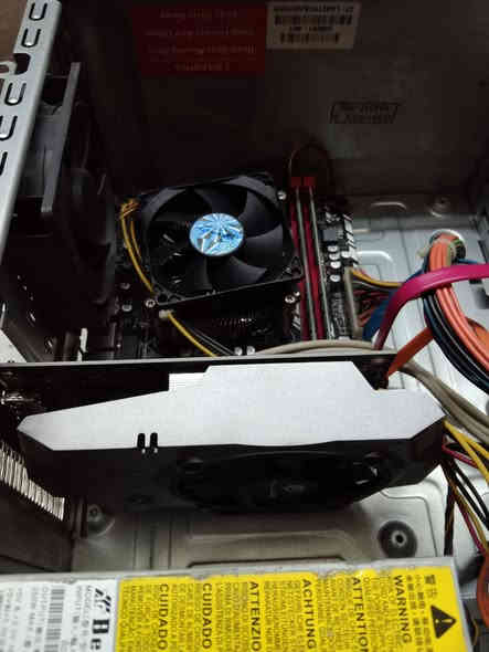 السلام عليكم 
حاسبة دسكتوب تجميع انتل كور 5 جيل الثالث مستعملة نظيفة للبيع 
.....
السعر 150 ألف دينار  ...... سعر ثابت 
عنوان بغداد زيونة 
***********
البيع بضمان الفحص 
لا يتوفر توصيل 
......
ملاحظة 
كيس فقط بدون أي ملحقات 
.....
المواصفات 
معالج انتل كور 5 جيل الثالث رقم المعالج 3470
كارد شاشة 4 كيكا جديد AMD RX 550 GDDR5 
هارد 128 كيكا للنظام والبرامج جديد SSD 
هارد 500 كيكا للالعاب HDD 
رام 16 كيكا جديد 8+8 تردد 1600 DDR3 
مذربورد جديد جيل الثاني والثالث H61 DDR3 
مشغل اقراص ديفيدي DVD 
......
الحاسبة تعمل على نظام وندوس 11 وتحتوي على أكثر من 30 لعبة طور القصة اوفلاين مع لعبة ببجي موبايل اونلاين 
.....
مع جزيل الشكر لإدارة المجموعة
