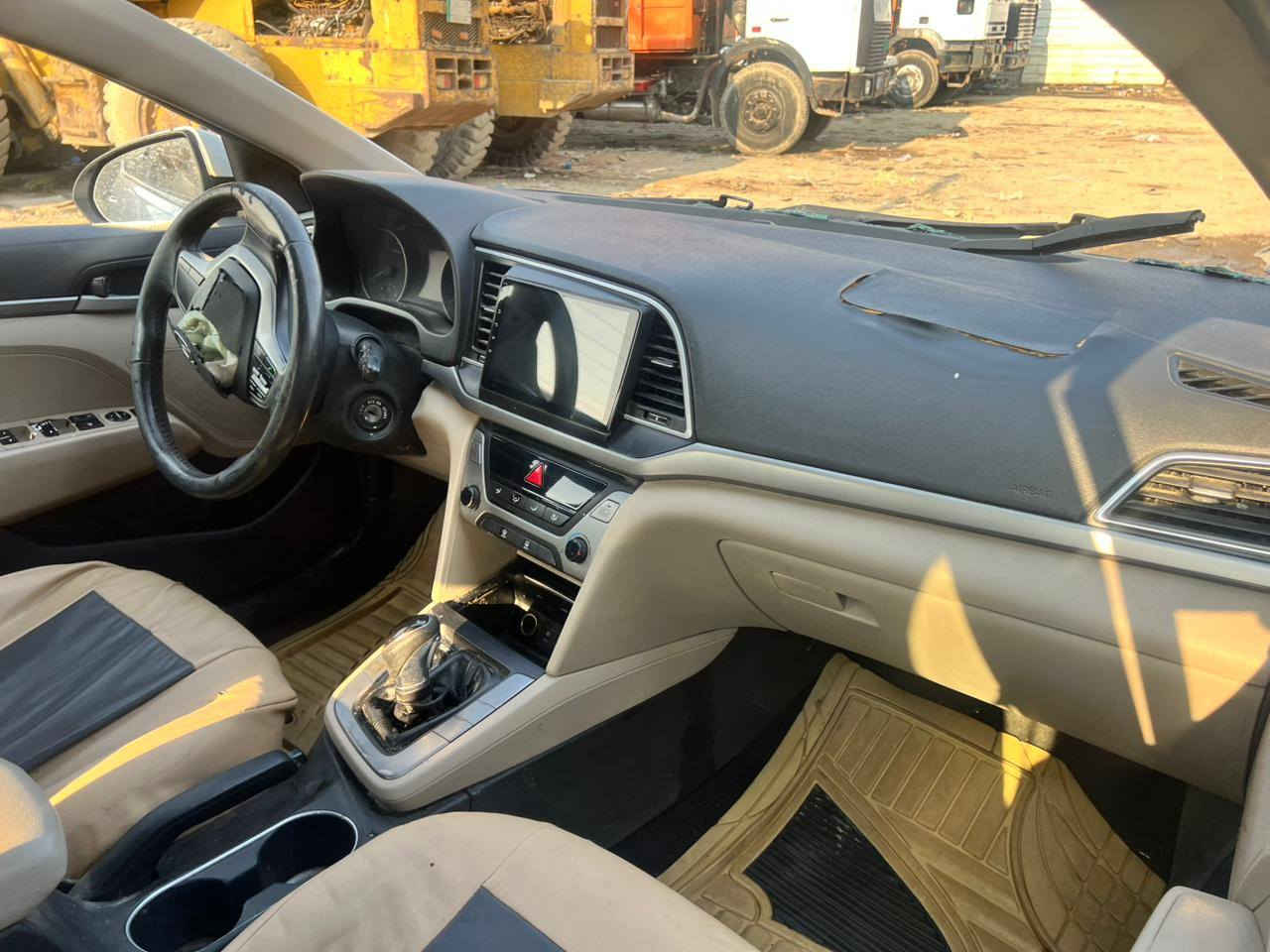 السلام عليكم النترا موديل 2017 رقم اربيل جديد خليجي مكينه وكير مابيهن شي ابيع على حادث سعر ٦٨ ورقه وبيها مجال مكان بغداد الاتصال ***********
*********** بغداد, العراق
