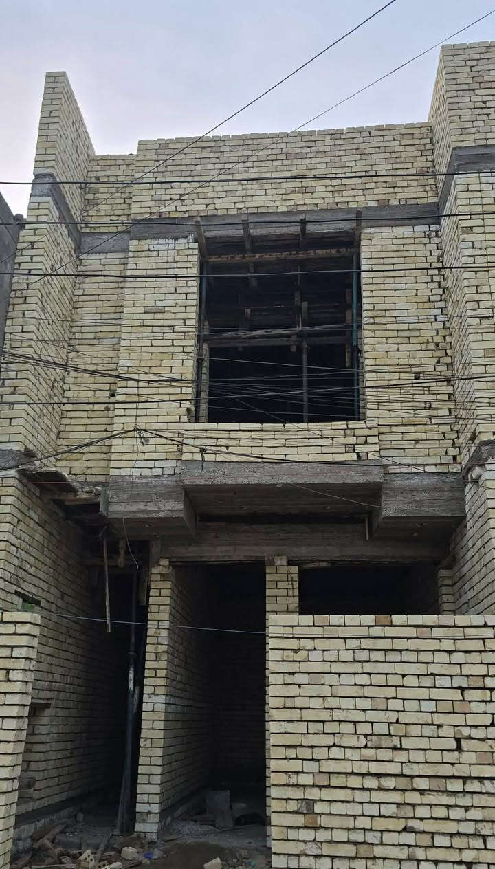 دار للبيع ١٠٠ متر واجهه ٥ قيد الانشاء
تسليم مفتاح كامل يحتوي على ٤ غرف
حي الجهاد ديوان المخابرات 
***********
