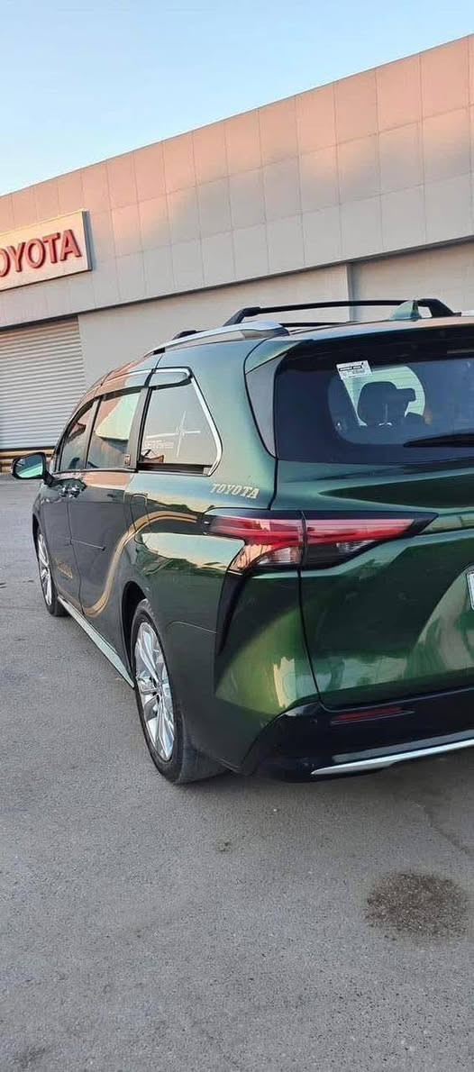 تيوتا سينا 2022 بلاتينيوم هايبرد بانزين محرك 2.5 بدون ارباك بدون شاصي 
السياره فول الأخير 1/1 بلاتنيوم معروف غنيه عن تعريف سياره جاهزه من كلشي نقص برغي ماكو 
رقم بغداد باسمي ترهم مراوس وترهم بيع 
السعر 29 وبيها مجال 
***********
