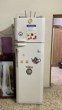 اغراض منزل للبيع نضيفه جداً ثلاجة نوع ڤيستل طولها 180cm والعرض 60cm   ...