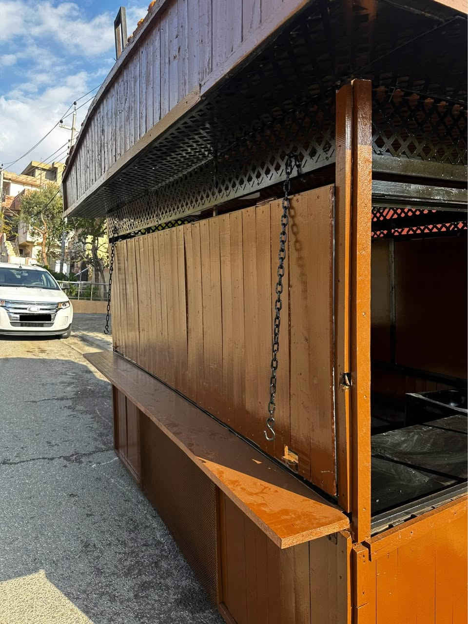 ئەم کۆشکە بۆ فرۆشتن
کۆشکەکە زۆر پاک و جوانە
بۆ هەموو ئیشێکی خواردەمەنی گونجاوە
مەخسەلی تیایە
٣ مەتر بە ١.٨٠
تایەی لە ژێرایە بۆ گواستنەوە
ڕەقەم تەلەفوون
*********** السليمانية, العراق
