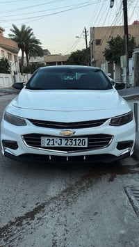 ماليبو 2017مواصفات LT1  ابيض ماشيه 73 مايل  الضرر//  ضربه لحد البدنه و...