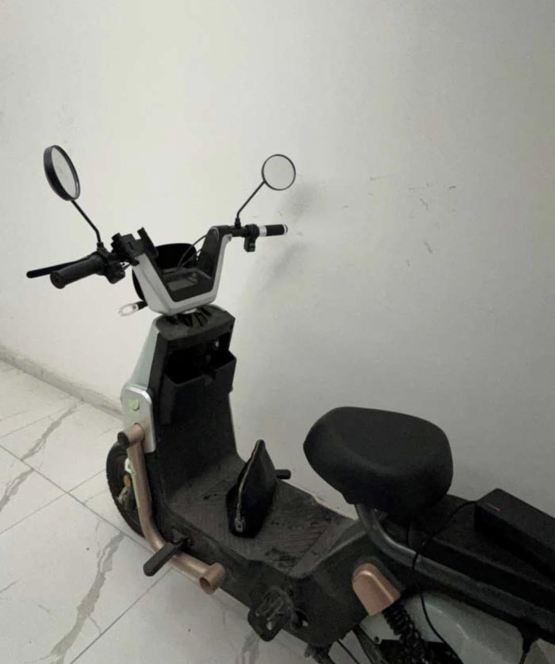 📍دراجة شحن الحالة ممتازه
📍شاشه كبيرة
📍اضرار خفيفه
‏📍مستعمل 
📍كروز تثبيت سرعة
📍السرعة 50
📍بطارية ليثيوم
📍تمشيك وقت اكثر وقتصاديه بال شحن جداً
📍اتصال على رقم الهاتف ***********
📍الموقع اربيل 
السعر تواصل على الخاص
