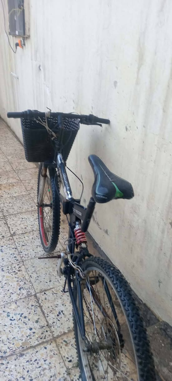 السلام عليكم ورحمه الله عندي هاي البايسكل تاير كدام بنجر كير يحتاج عيارات وال اصطابات مابيهن شي ونضيفه يعني نضافع 80%100
سعر 40وبي مجال 
التواصل خاص


**إذا كنت صاحب هذا الإعلان وتريد حذفه لأي سبب، رجاءا أرسل رسالة إلى الدعم الفني**