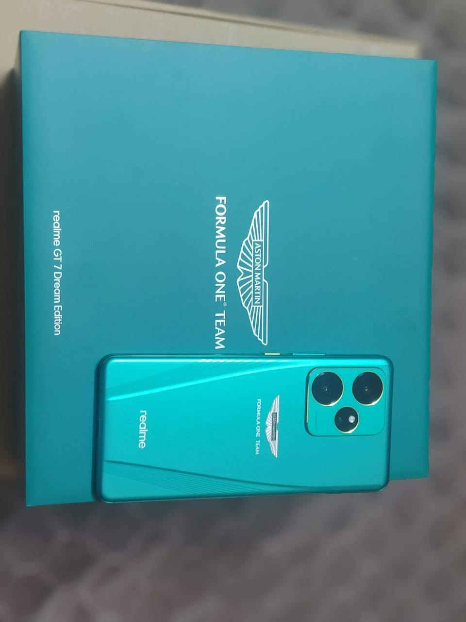 ريلمي جي تي 7 بطارية بسعة 7000 مللي أمبير وشحن سريع 120 واط، ومعالج Dimensity 9400 القوي، وشاشة LTPO AMOLED بحجم 6.78 بوصة ومعدل تحديث 120 هرتز. يتوفر الهاتف بذاكرة تصل لـ 16 جيجابايت رام و 512 جيجابايت تخزين، مع كاميرا خلفية أساسية بدقة 50 ميجابكسل، ويأتي بنظام أندرويد 15. جهاز نضيف السعر 750 وبي مجال . 
مكان كربلاء 
 ***********
