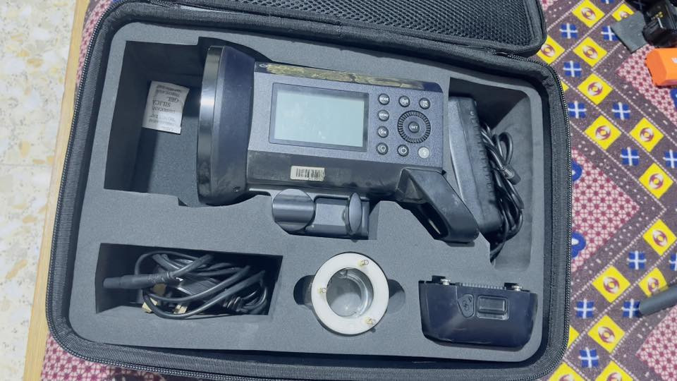 سلام عليكم احبتي عندي اضائه 400 برو 
جديده استخدام مرتين فقط  وضميتهه 
لكيت بطاريه مالتهه هابطه لين متروكه 
رايدهه ب 300 الف مكاني بغداد مدينه 
كل غراضهه موجوده.    ***********
