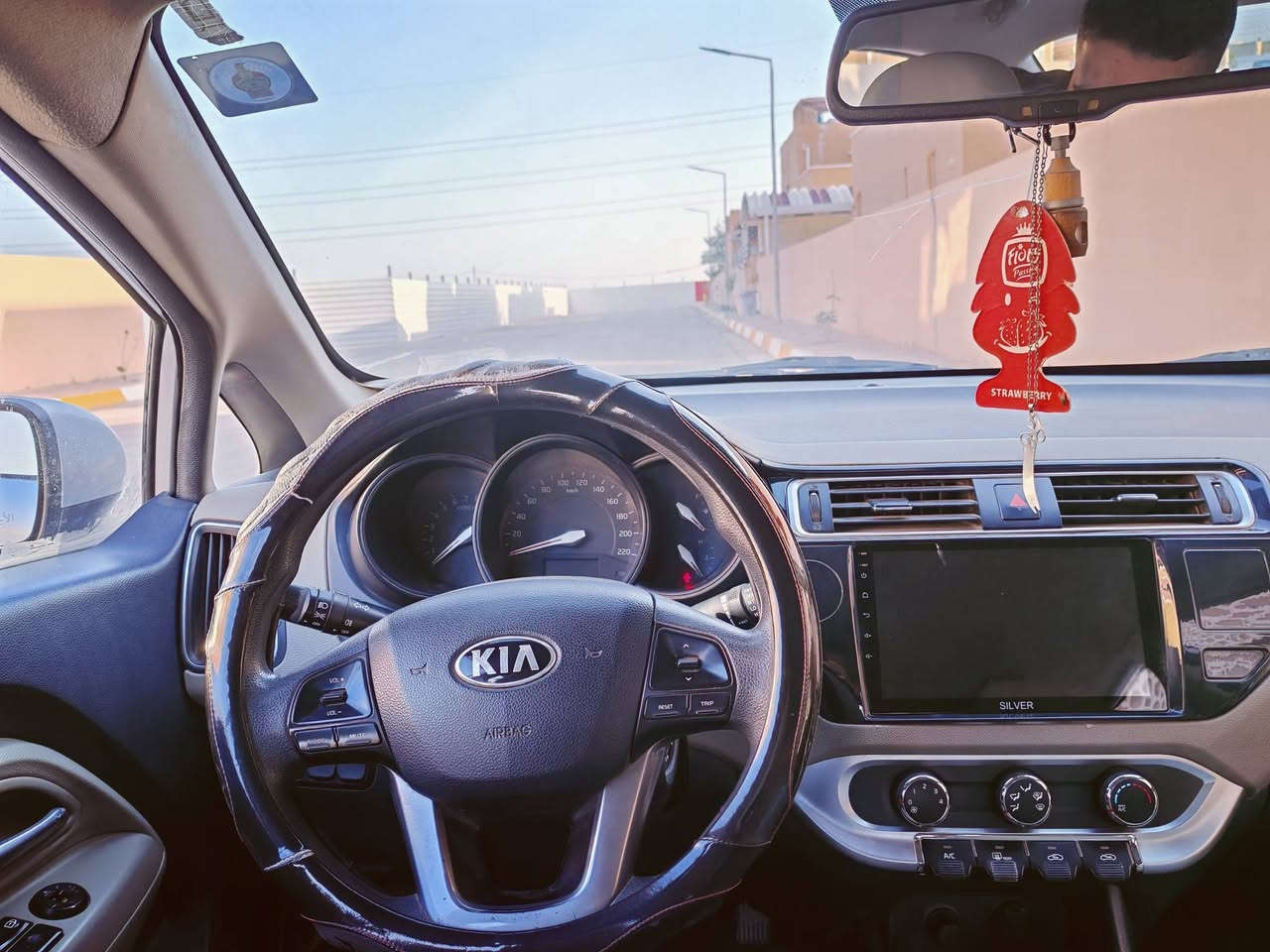 السلام عليكم،

للبيع سيارة كيا ريو موديل 2017، السيارة نظيفة جداً واستخدام نظيف

مواصفات وتفاصيل السيارة:

الموديل: 2017
المواصفات: خليجي / قطرتين

حالة البدي: السيارة مكفولة (بدون حوادث أو صبغ او معجون  ..تكحيل فقط)، وتوجد فقط شخوط بسيطة جداً لا تعيب المنظر العام.

المحرك والكير: بحالة ممتازة مع تبديل دوري للزيت وزيت الكير عناية تامه!

الداخلية: نظيفة ومرتبة.

مانع انزلاق 
شاشة أندرويد 
تفدئة تبريد 
كاميرا خلفية وكامرا تسجيل بالمرايا داخليه
رياضي عادي
أوتوماتيك
- السنوية ساقطة شهر 9 2024 ( ماعندي فراغ )

السعر ---- 105$
رقم الهاتف 
***********
او اكتب تعليق للتواصل
