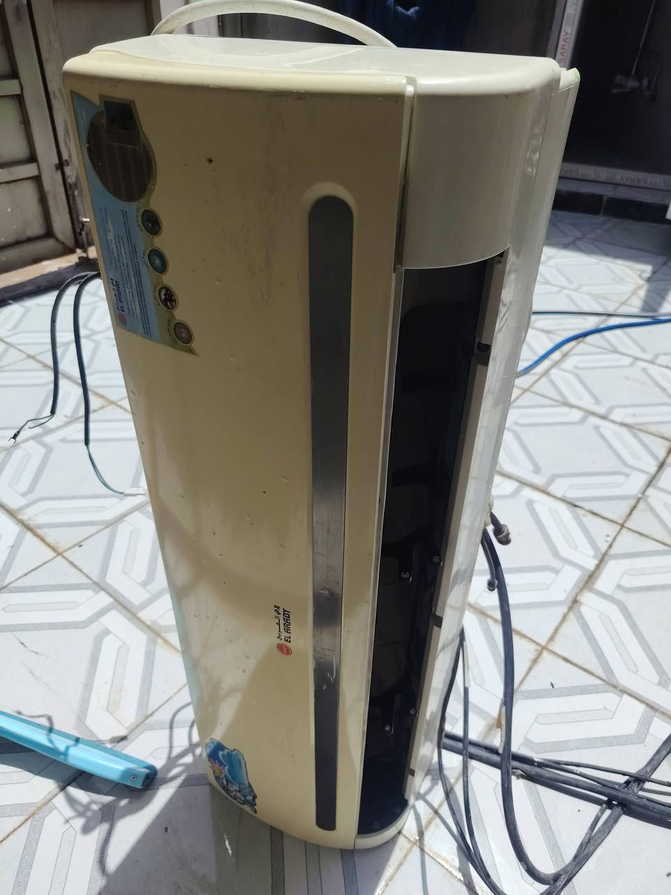سبلت نضيف ثلج جاهز كامل
مكان ديوانيه سعره ١٢٥

***********
