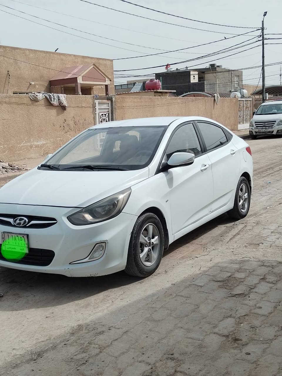 اكسنت 2013 بسمي من 2013 لحد الان.  محرك ١٦٠٠
محرك وكير كفاله عامه 
بيه قطعتين فقط جاملغ خلف السائق 
وباب العبري خلف السائق 
ضربه خفيفه مال ستوته 
السعر ٨٨ بيه مجال


**إذا كنت صاحب هذا الإعلان وتريد حذفه لأي سبب، رجاءا أرسل رسالة إلى الدعم الفني**