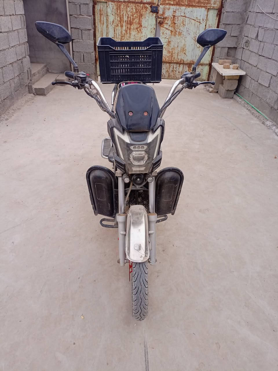 السلام عليكم دراجه شحن موديل 2018 للبيع جديده احلى من صور كامل كهربائيات اشاير مع العلم الدراجه بيه بك بسهوله ترجع السعر 450 وبيه مجال عنواني بغداد ابي غريب ***********
