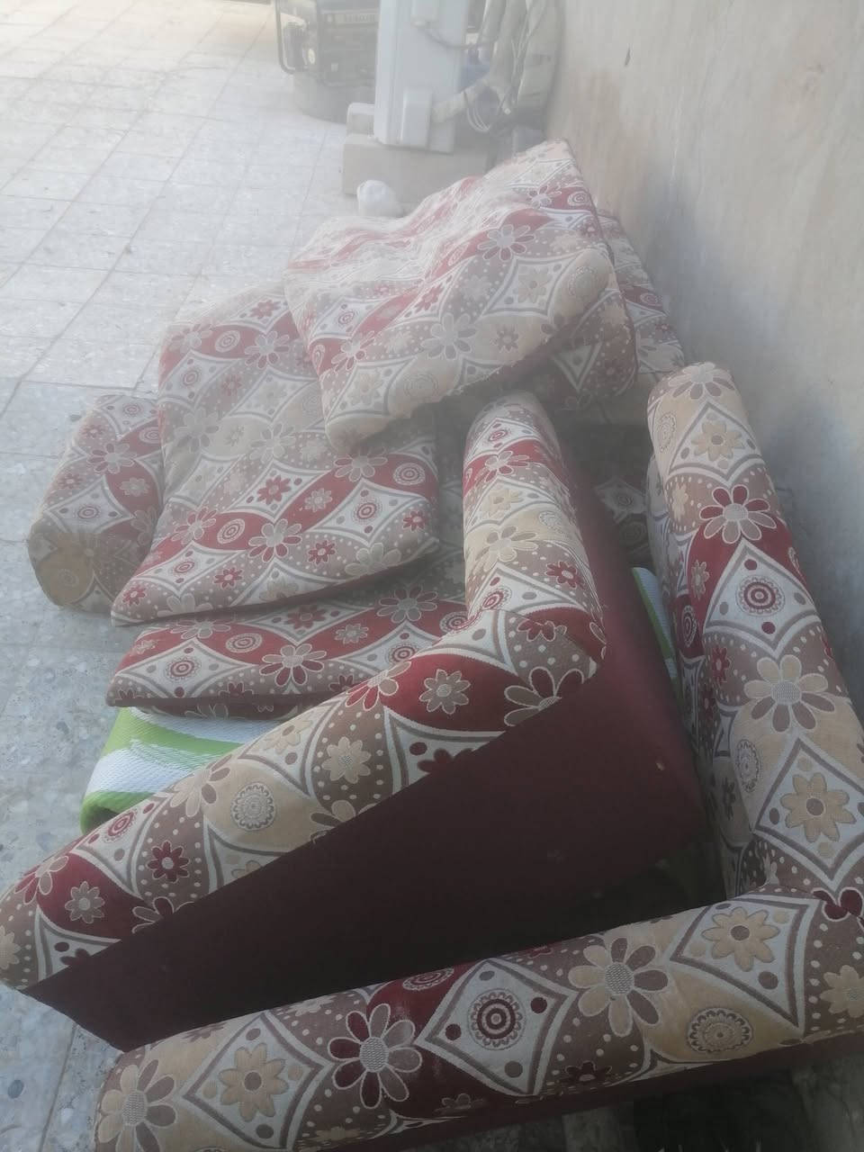 سلام عليكم جلسه 4قطع كامله للبيع   مستخدمة لاكن نضيفه وسعر مناسب الستفسار *********** واتساب واتصال
