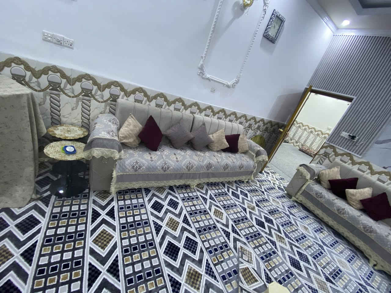 سلام عليكم
تخم قنفات استخدام شي قليل 
نظافه 100‎%‎
بصره شط العرب 
8 قطع 
اكو 4 قطع 
*********** 
سعر 700 8قطع بيهن مجال
سعر 300 4 قطع بيهن مجال 
شرط لا كسر ولا شي
