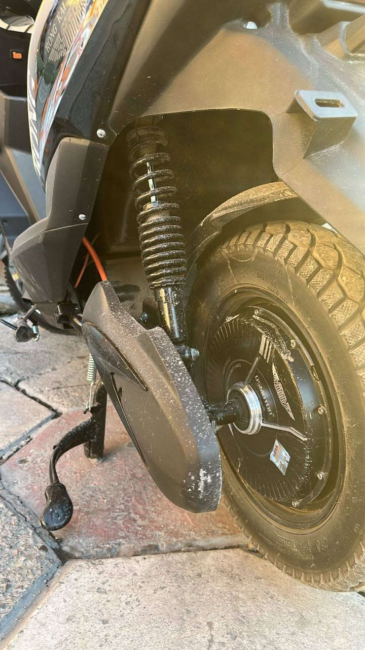 دراجة سكنس فضائي ضمان ١٠ اشهر بالبطاريات 
من حيث النعومة بل مشي والكوالتي العالي بل نسبة للملف والبطارية والعقل دراجة جداً اعتمادية وتتحمل اوزان لحد ١٥٠  وبيها ضمان تاخذها وراسك بارد 

1-  بطاريات 6 دبل ⛽️
2- ملف 1500⚠️
3- نظام الرجوع للخلفR 🙅‍♂️
4- نظام البارك p ✋️
5- نظام الكارت Nfc👍
6- نظام البصمة 🛑
7- منفذ USB📞
8- عدد السرع 3 ✈️
9- بلوتوث +منافذ usb

مكان بغداد 
السعر 800 الف وبيه مجال

رقم ***********
