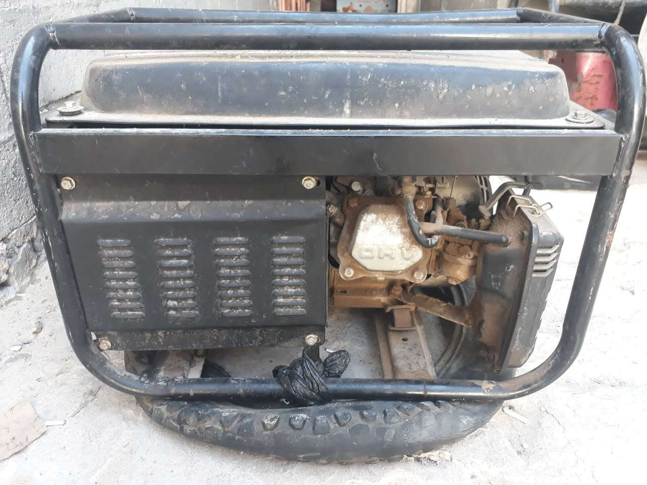 سلام عليكم مولده نضيفه علفحص مادخله تصليح بس عوزها غسل من خذتها لهسه مامغسوله كرتونه موجوده بس دهن وبنزين استعمال قليل كلش الجديده 2035 ملف نحاس علشرط وهسه سعرها البيع قفل 150 خاص او *********** هاتف 3 فولت اشغلها لو بع ساعه لو ساعه المكينه شعر بنات
