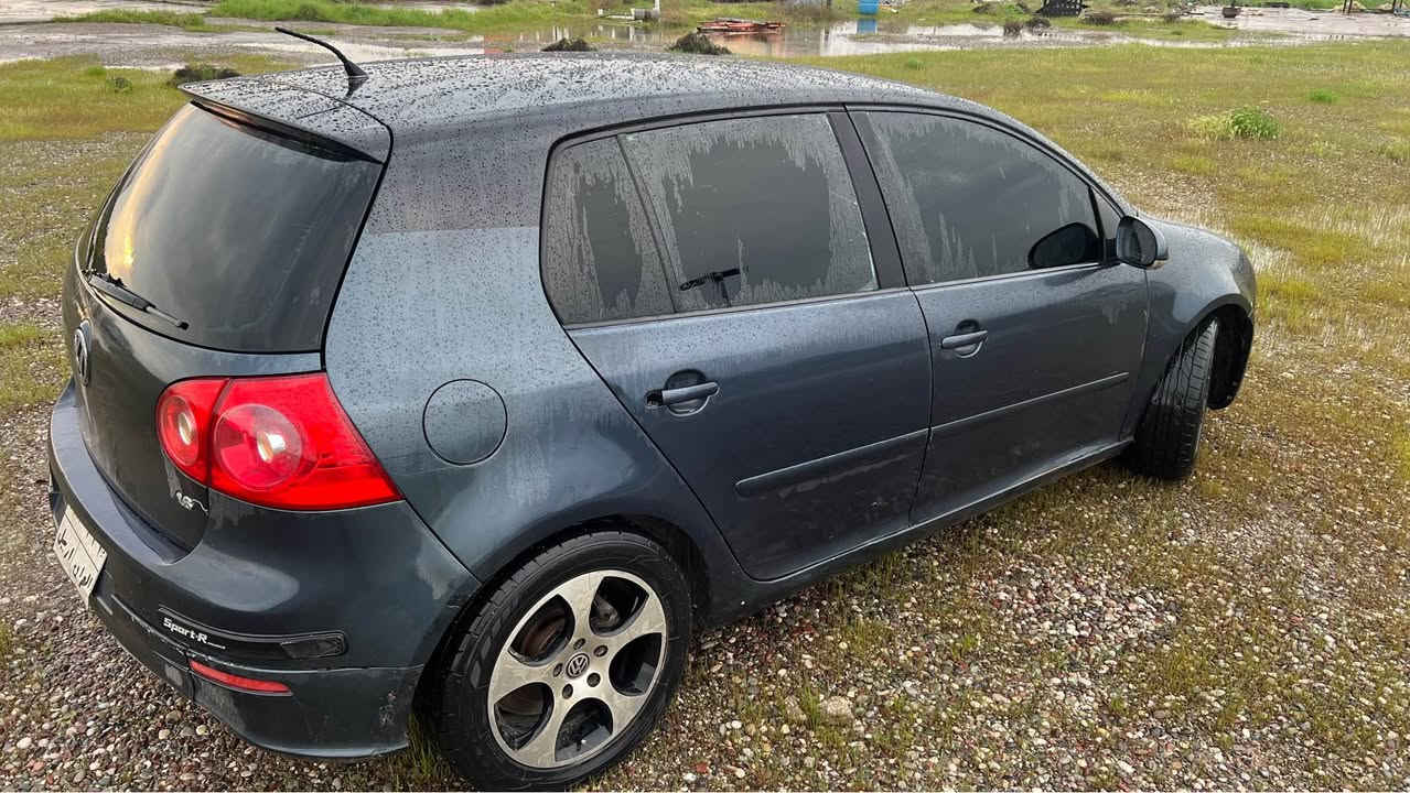 گولف ٢٠٠٩ سياره به س ئه وه لياته 
ماكينه ١٦ گير توماتيك عادي سپورت 
تعديل سرعة فوله به س سيلايت نيه 
گير ماكينه تبريت هه مووي به شه رته 
پيشو پشت كه پسه سبوغ عام نه بي حيزام نه بيت 
ده عامي لو ده عامي به شه رت چركه ي تيدا نيه
ئه وه ليات قه رداري كيشه ي مه ده ني دزياري به شه رت 
ته له فون *********** أربيل, العراق
