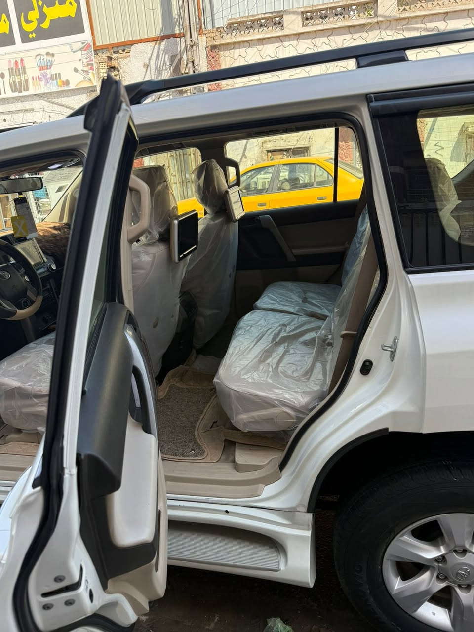 السلام عليكم
للبيع برادو 2013 خليجي فئه  V6 فئة TX.L رقم  (مميز) بغداد بسمي تحويل مباشر 
مواصفات
‏TXL برادو -
-مكفوله كفاله عامه بس بيه شويه صبغ بل لحية وتكحيل بسيط فقط
- محركV6
-كشنات كهربائية ثنين
-شاشه
- تحكم ستيرن جهتين
-لون أبيض صدفي
- فتح سقف
-تبريد 3قطع
- 7 راكب
- تخم تاير جديد
-ماشيه 130
-رقم بغداد مميز
-كير ومكينه واكسل مكفوله من فتح
-ثلاجه
-سبير مانازل 
-كامره خلفيه
-حساس /خلفي
- تبريد ثلج
-اشاير بلمري
-مرايات شفط
-مانع نزلاق
-نظام منحدرات
السياره مكفوله كفالة عامه ماعده شويه من الحيه وتكحيل قليل 
السعر 305 وبي مجال بسيط مكان السياره بغداد مدينة الصدر ***********
