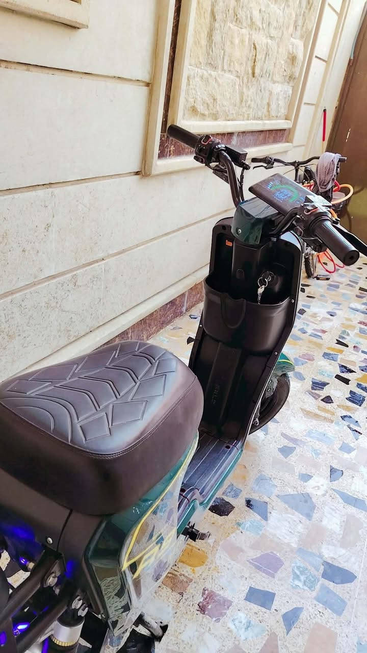 للبيع ماطور سكل R9 مستعمل لون اخضر  خمس بطاريات بيهم 3 يرادلهم تبديل و 2 جدد شادهم السعر 350 
 ‭ ‭0771 700 8959‬
