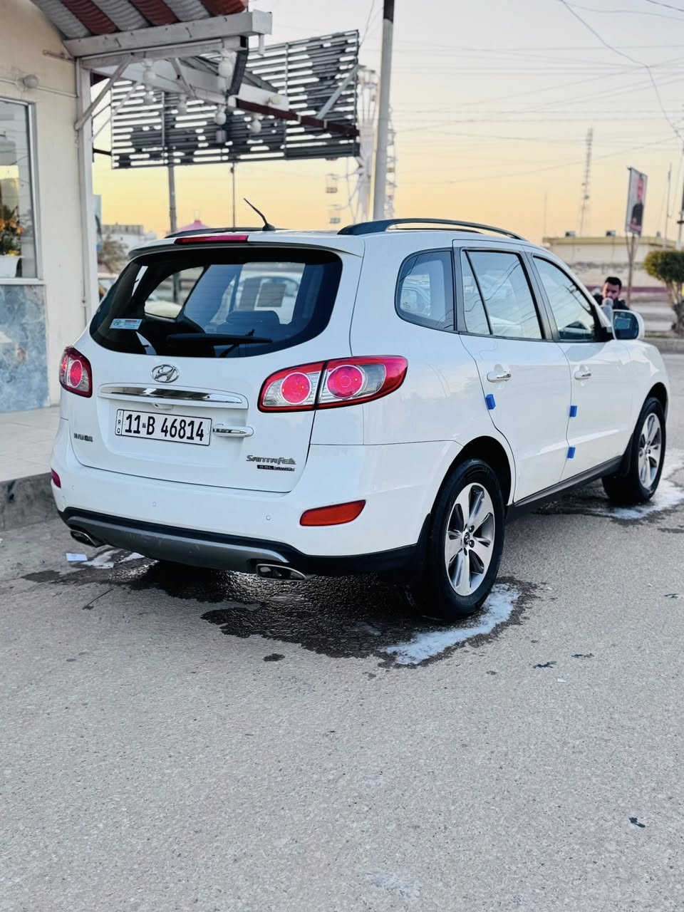 سلام عليكم 
سنتافي ٢٠١٢ رقم بغداد الجديد 
مكينه وكير كفاله 
فول موصفات 
٦ سلندر 
بصمه 
٧ راكب 
٣ قطع تبريد 
كشنات جلد 
٥ ويل كب فراشه 
كشن كهرباء 
حساس وكامره بلادي 
تبريد لمس 
سياره جديده واحلى من الصور بيه بارد قليل بربع الجاملغ الأمامي جهت العبري وتكحيل بطرف الباب والباقي كفاله صوره السونار ب المنشور 
مكان السياره الديوانيه-عفك  
*********** محمد
