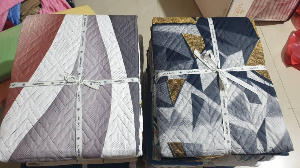 حرام مجوز صيفي اجنبي #مستورد
مع  وجهين مخدات مقاس ٢٢٠×٢٤٠

 انتباااه بدون شرشف   وبدون تصوير هيك القطعه جاي مارح نفردهن


**إذا كنت صاحب هذا الإعلان وتريد حذفه لأي سبب، رجاءا أرسل رسالة إلى الدعم الفني**