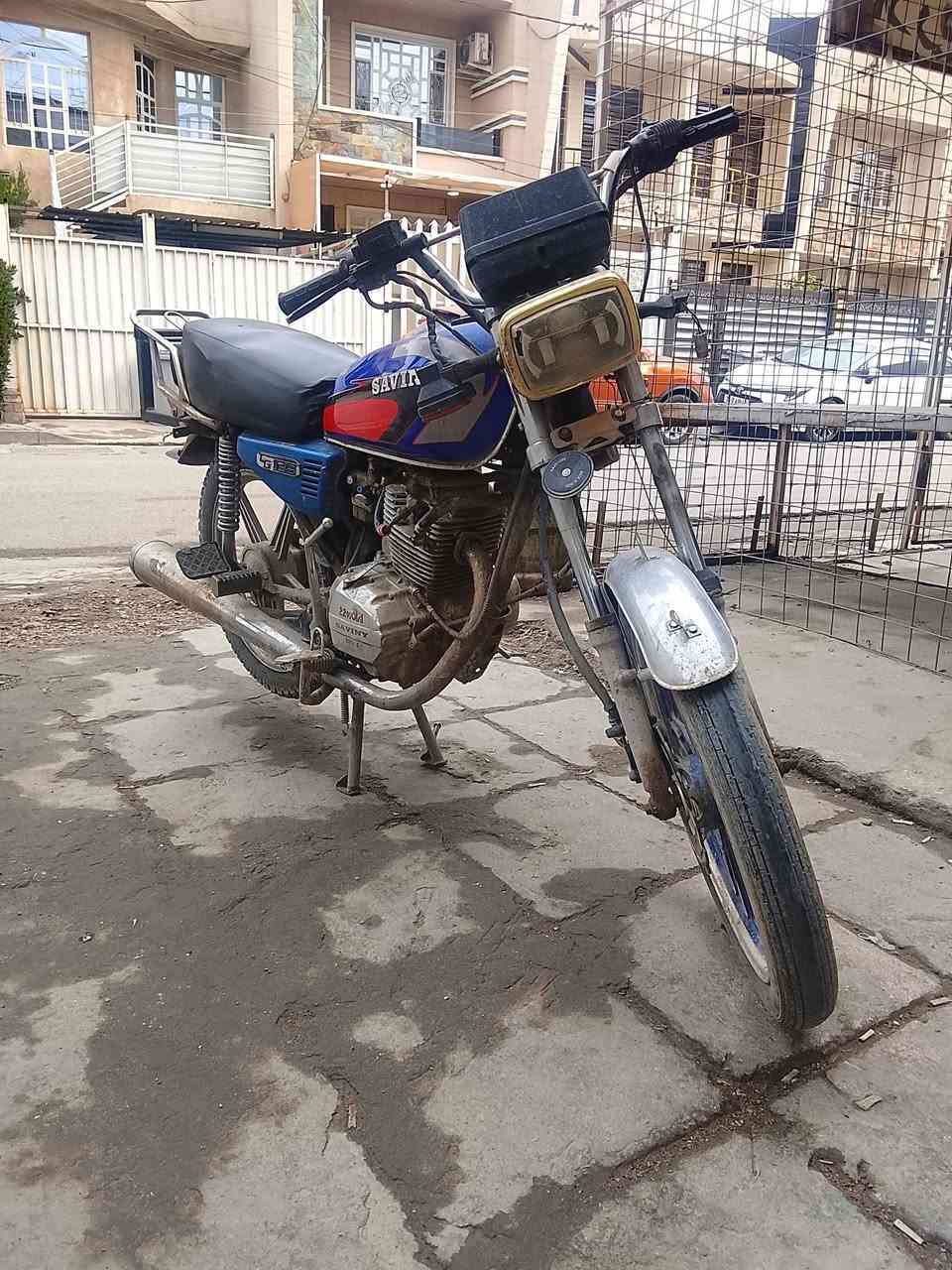 السلام عليكم ايراني ٥ كير موديل واحد وعشرين شغالة وبيهة نواقص مكاني بغداد حي الجامعة *********** بس واتساب السعر250
