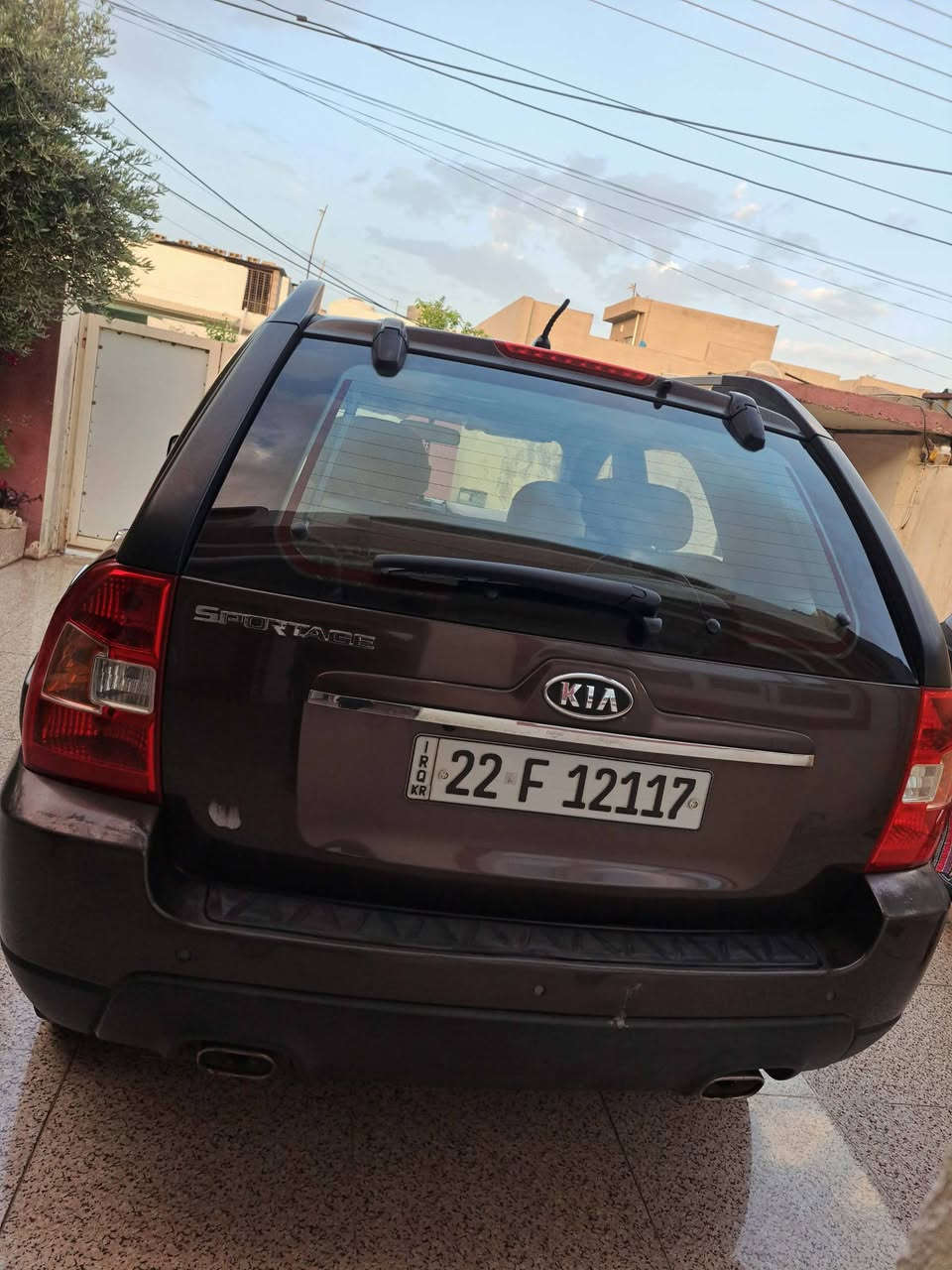 للبيع: كيا سبورتج 2010 - خليجي نظيف جداً 🚗
المواصفات:
​الموديل: 2010.
​الوارد: خليجي.
​اللون الخارجي: جوزي (بني).
​اللون الداخلي: بيجي.
​المميزات: فتحة سقف، شاشة أيباد متطورة.
​اللوحات: رقم أربيل، السنوية والارقام باسمي ومجددة لغاية 2028.
​الحالة العامة للسيارة:
​الصبغ: السيارة مكفولة من الصبغ تماماً.
​الملاحظات:
​يوجد تكحيل بسيط جداً في (الجاملغ، البنيد، والباكلايت).
​جرد خفيف جداً في البنيد (موضح بالصور).
​تعديل بارد بمقدار شبر واحد في باب السكن.
​السعر المطلوب:
💰 115 ورقة (11,500 دولار).
​للتواصل والاستفسار:
📞 ***********
