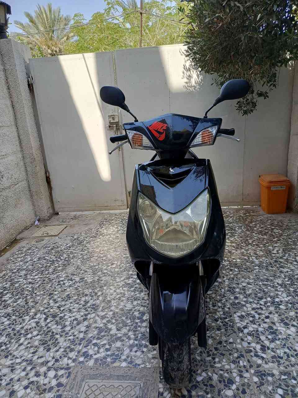 دراجة سكنس فحل 140 نكرة سلف هندر كهربائيات كلها كاملة محركها مكفول  لا نضوح ولا تبخير ناعم شلعة ومعدل تخبل كفراتها كلها ختم واحد وية المحرك قفل جنطة استيرن زوج تايرات جدد عداد شغال دراجة اي نقص ما بيها سعرها 575وبيها مجال بسيط مكاني الشعلة ‏‪***********‬‏
