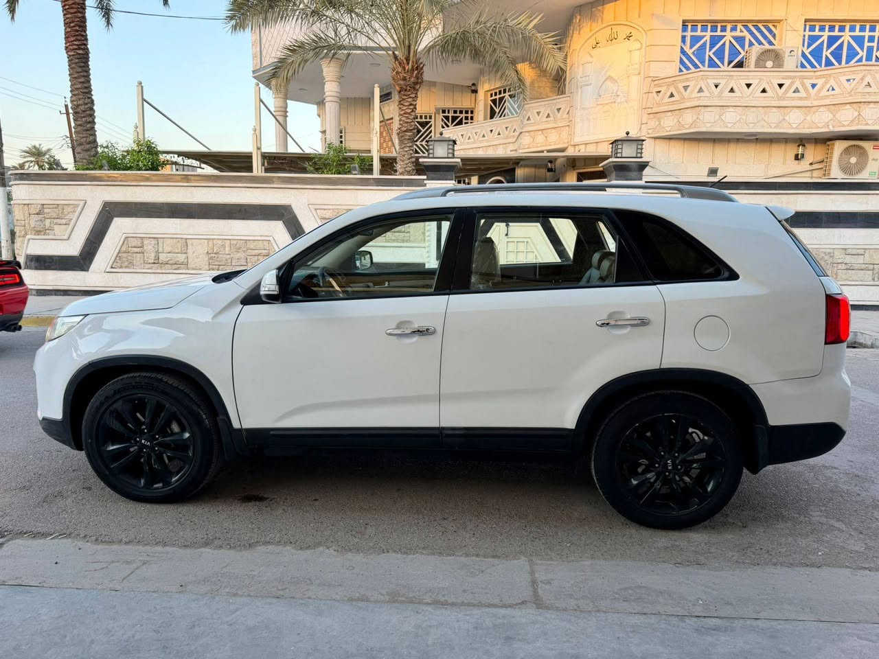 السلام عليكم
كيا سورنتو 2015 وارد خليجي 
رقم بغداد بأسمي رقم انكليزي تحويل ثاني يوم 
السياره فول مواصفات عدا البانورما 6سلندر 7 راكب 3 قطع تبريد بصمه كشنات جلد كشن كهربائي بيجي اشاير بالمري  شفط لد امامي خلفي  شاشه كامره السياره جديده جداً مكينه كير  تبريد حداديه تخم تاير كله جاهزه  وكعت عليها سقيفه وصبغت نص القماره وصفحه السايق بدون دواخل السياره مكفوله من الجفيه والگلبه 
المكان بغداد
 السعر139 وبي مجال بسيط 
رقم الهاتف ***********
