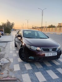 كيا فورتي 2010 وارد امريكي حادثها قبق جنطه بدون دواخل وبالعراق مصبوغه ...