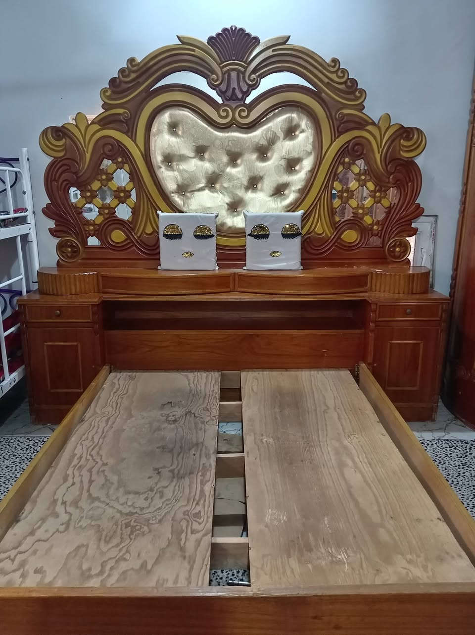 للبيع غرفه نوم صاج السعر 650 وبيها مجال
مكان تكريت حي الشهامه
رقم الهاتف/***********
