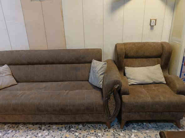 تخم للبيع شغل درجة اولى قبل سنتين مشتغلي بمليون و600 بلوك توصى 10 مقاعد قماش وتر بروف يحتاج فقط غسل بي بوحدة من القنفات فتگ موضح بالصورة السعر 350 الف بي مجال مكانة بغداد الدورة 
***********
